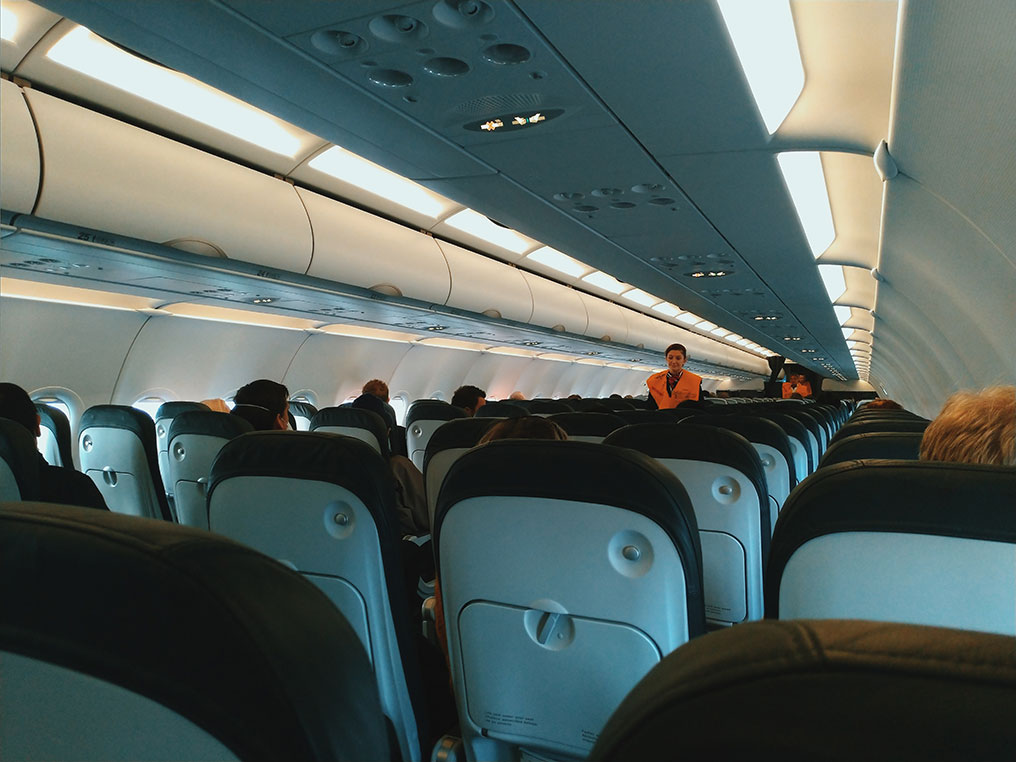 What qualifications are needed to become Cabin Crew without experience?
