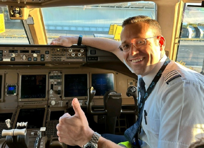 Senior First Officer at DHL in the B777 cockpit