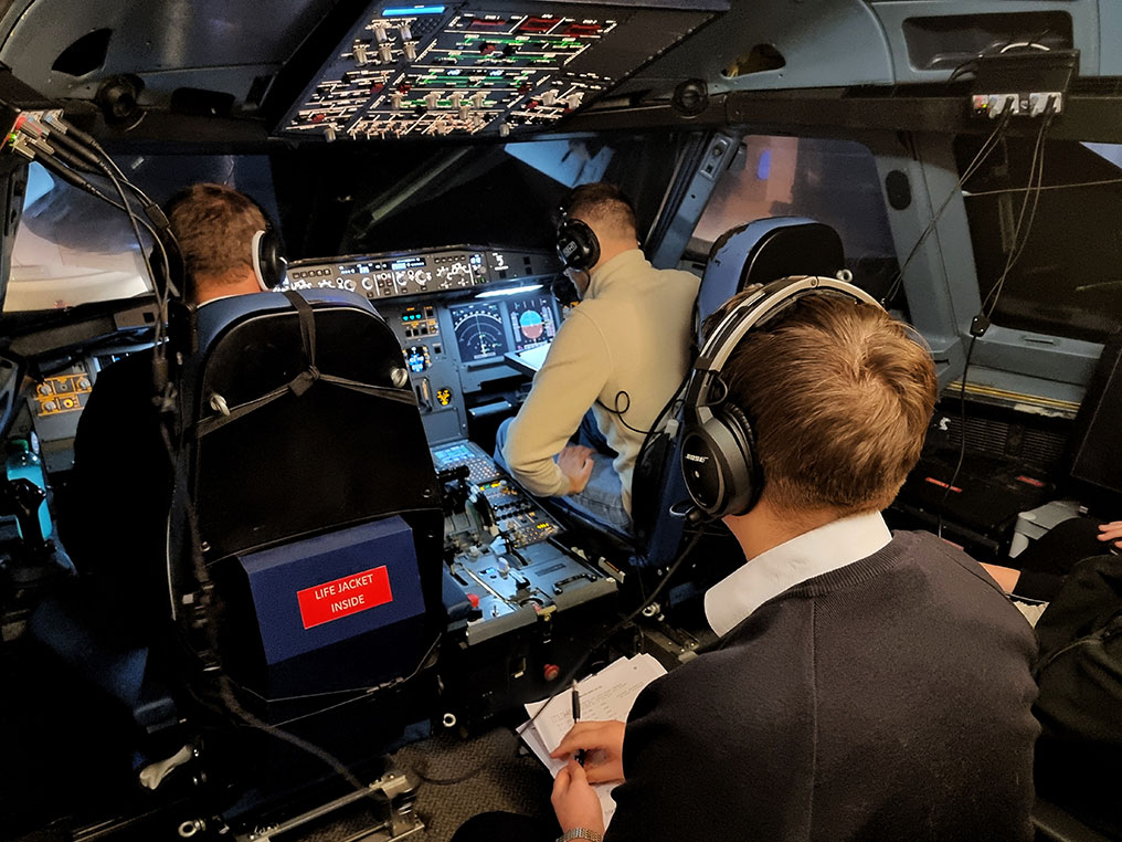 Flight simulator