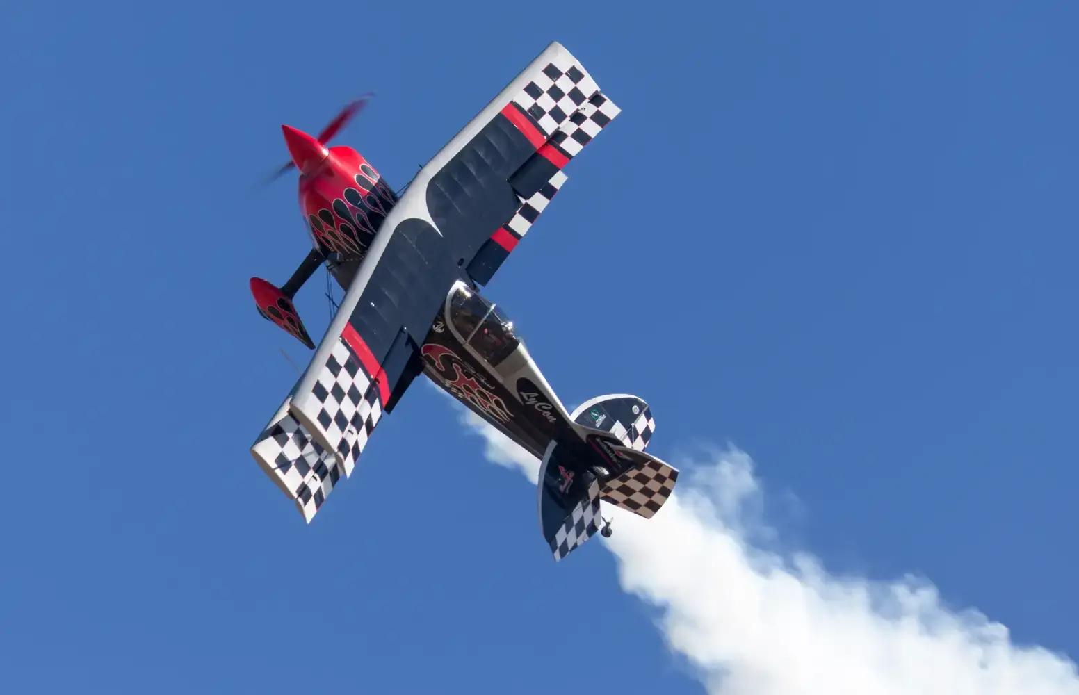 Aerobatic pilot