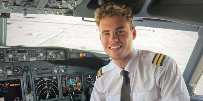 Pilot in cockpit for Ryanair Boeing plane